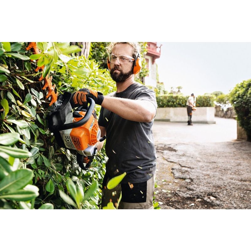  Бензиновата ножица за жив плет STIHL HS 82 T, 22.7 см&sup3;,  60 см, 1 к.с.